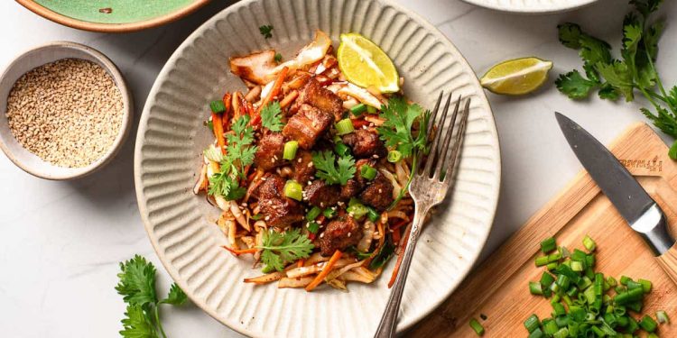 High-Protein Cabbage Stir Fry with Crispy Tofu