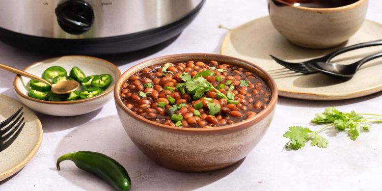 Slow Cooker Baked Beans (vegetarian recipe)