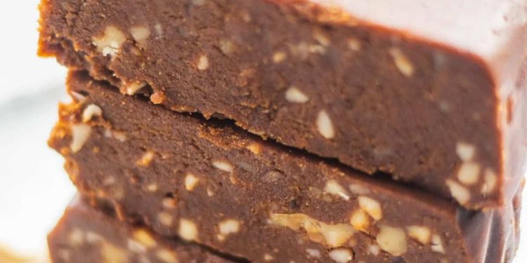 4 Ingredient Vegan Fudge | Just 5 Minutes!
