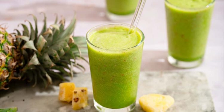 Pineapple Spinach Smoothie | Classic Recipe in 5 Minutes